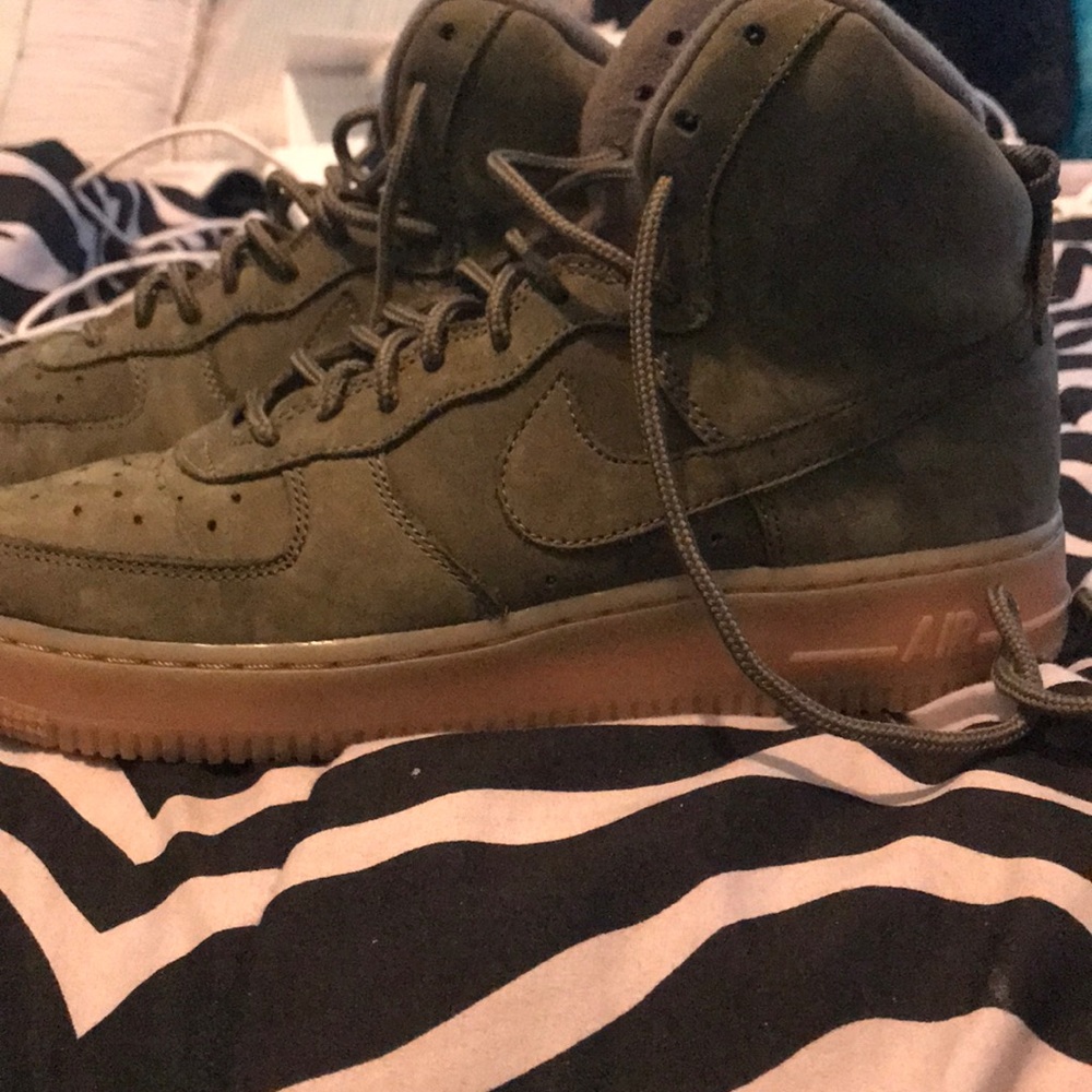 Shoes - Picture 3 of 3